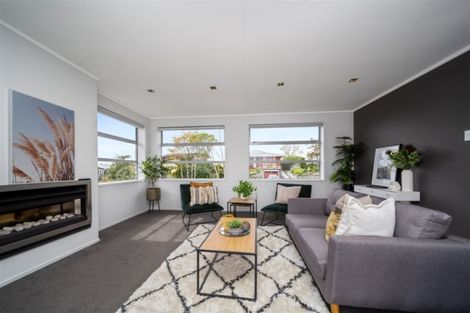 Photo of property in 10 Montana Place, Merrilands, New Plymouth, 4312