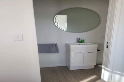 Photo of property in 1/60 Hepburn Road, Glendene, Auckland, 0602