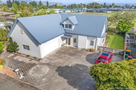 Photo of property in 12 Stonebridge Park Drive, Holdens Bay, Rotorua, 3010