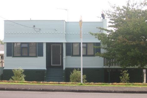 Photo of property in 52 Lynwood Road, New Lynn, Auckland, 0600