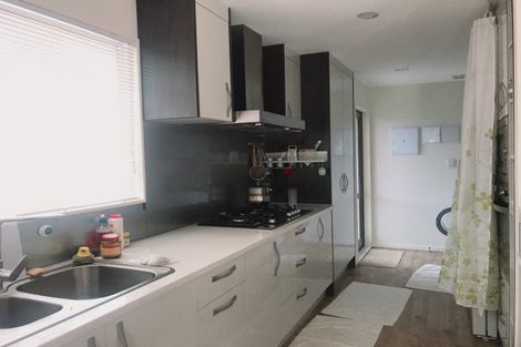 Photo of property in 13 Medina Place, Half Moon Bay, Auckland, 2012