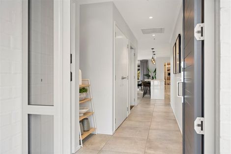 Photo of property in 24 Sir Lincoln Drive, Kumeu, 0810