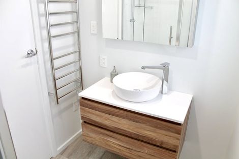 Photo of property in 8/9 Mountain Road, Mount Wellington, Auckland, 1072