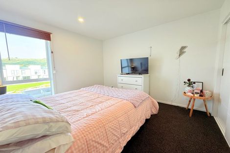 Photo of property in 77 Hokioi Drive, Kenepuru, Porirua, 5022