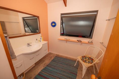 Photo of property in 39 Seaview Road, Cable Bay, 0420