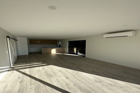 Photo of property in 14 Inder Street, Jacks Point, 9371