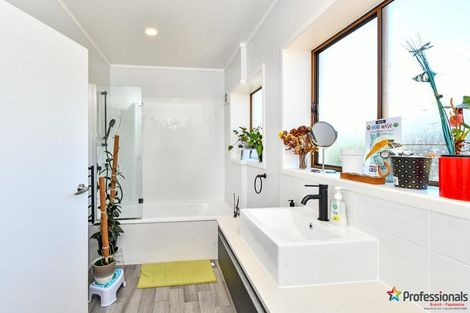 Photo of property in 2/8 Wood Street, Papakura, 2110