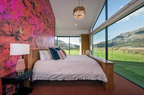 Photo of property in 16 Runholder Rise, Jacks Point, 9371