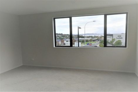 Photo of property in 72 Seafarer Crescent, Stanmore Bay, Whangaparaoa, 0932