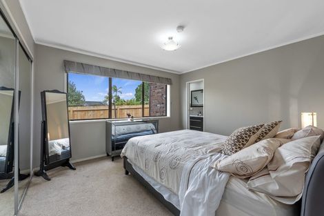 Photo of property in 6 Baronie Court, Half Moon Bay, Auckland, 2012