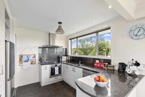 Photo of property in 30 Poto Road, Normandale, Lower Hutt, 5010