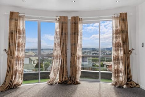 Photo of property in 54 Goodwood Drive, Goodwood Heights, Auckland, 2105