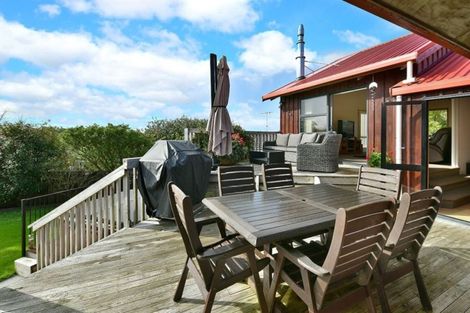 Photo of property in 70 Waiora Road, Stanmore Bay, Whangaparaoa, 0932