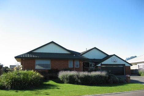 Photo of property in 8 Kingsgate Close, Havelock North, 4130