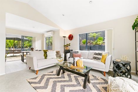 Photo of property in 13 Berkshire Terrace, Massey, Auckland, 0614