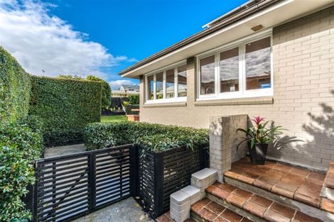 Photo of property in 18 Wairoa Road, Narrow Neck, Auckland, 0624