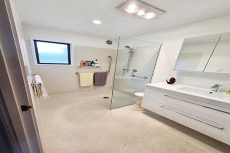 Photo of property in 4/15 Seabrook Avenue, New Lynn, Auckland, 0600