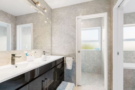 Photo of property in 28 Shah Place, Glen Eden, Auckland, 0602