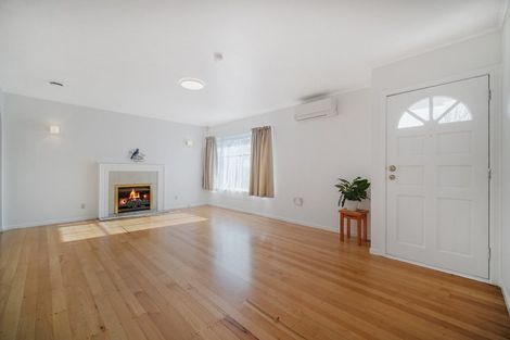 Photo of property in 32 Essex Street, Te Atatu South, Auckland, 0610