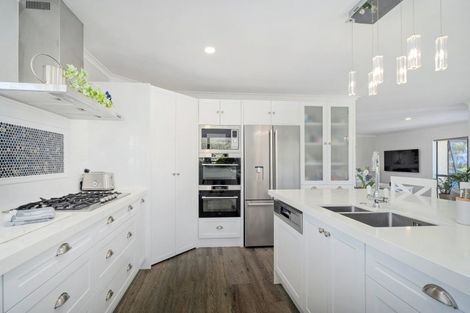 Photo of property in 31 Wells Place, Whitianga, 3510