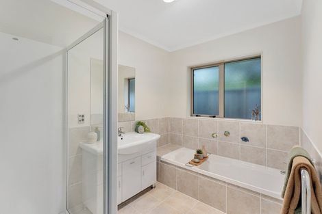 Photo of property in 5 Fairway Oaks Drive, Waikanae Beach, Waikanae, 5036