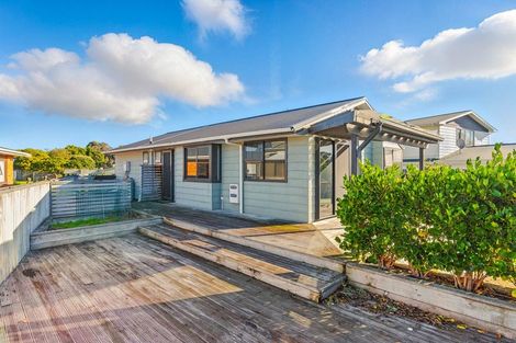 Photo of property in 30 Eruini Street, Waikanae Beach, Waikanae, 5036