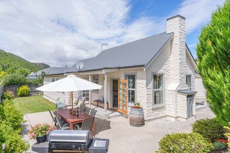 Photo of property in 12 Fletcher Way, Arrowtown, 9302