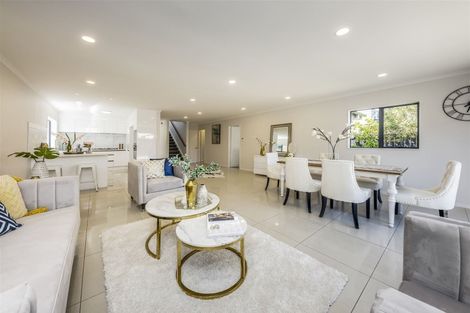 Photo of property in 15 Heidi Crescent, Flat Bush, Auckland, 2016