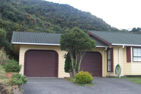 Photo of property in 72 Percy Dyett Drive, Karori, Wellington, 6012
