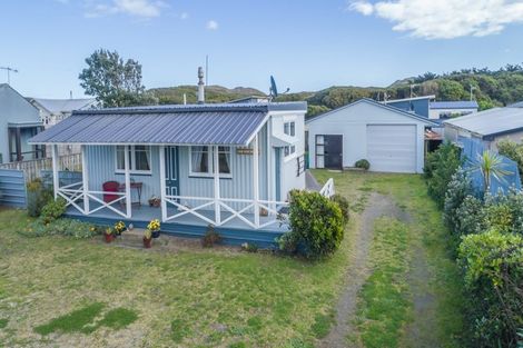 Photo of property in 10 Mahuri Street, Himatangi Beach, Foxton, 4891