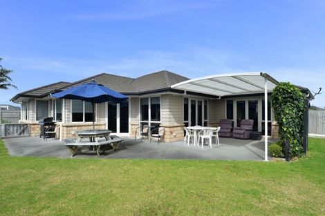 Photo of property in 18 Roto View, One Tree Point, 0118