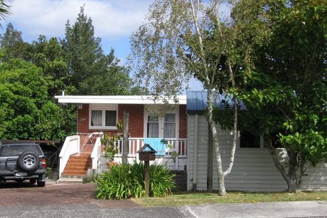 Photo of property in 10 Valkyria Place, Beach Haven, Auckland, 0626