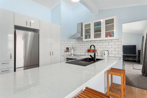 Photo of property in 14 Hinau Place, Edgecumbe, 3120