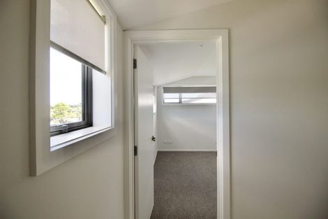 Photo of property in 5/94 Target Road, Totara Vale, Auckland, 0629