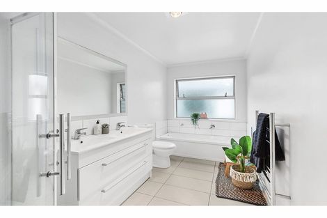 Photo of property in 19 Cresswell Place, Johnsonville, Wellington, 6037