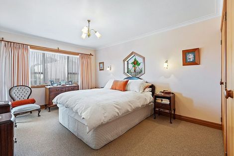 Photo of property in 16 Cecil Road, Milford, Auckland, 0620