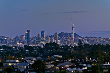 Photo of property in 13a Parr Terrace, Castor Bay, Auckland, 0620
