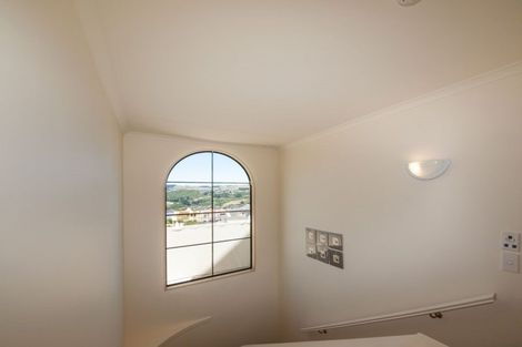 Photo of property in 27 Derry Hill, Churton Park, Wellington, 6037