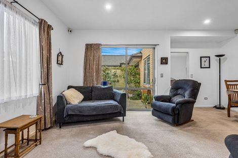 Photo of property in Yaldhurst Courts, 2/372 Yaldhurst Road, Russley, Christchurch, 8042