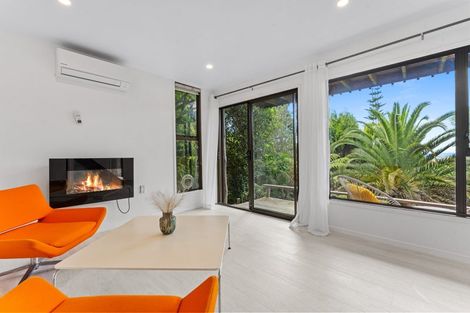 Photo of property in 1/813 East Coast Road, Northcross, Auckland, 0630