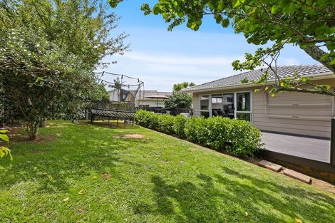 Photo of property in 16 Judkins Crescent, Cockle Bay, Auckland, 2014