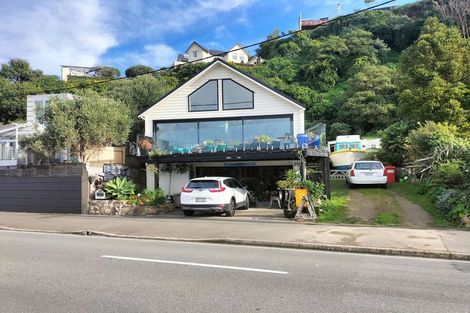 Photo of property in 261 Karaka Bay Road, Karaka Bays, Wellington, 6022