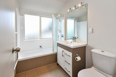 Photo of property in 356a Great South Road, Opaheke, Papakura, 2113