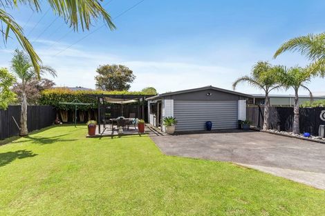 Photo of property in 70 Edgewater Drive, Pakuranga, Auckland, 2010
