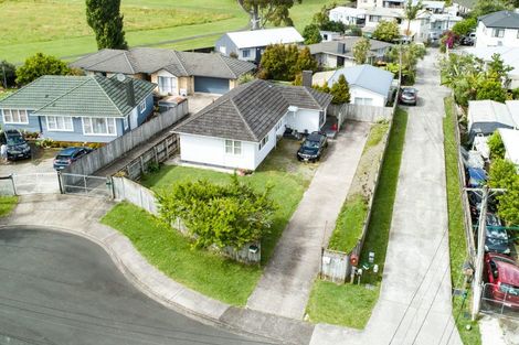 Photo of property in 11 Ingleby Place, Kelston, Auckland, 0602