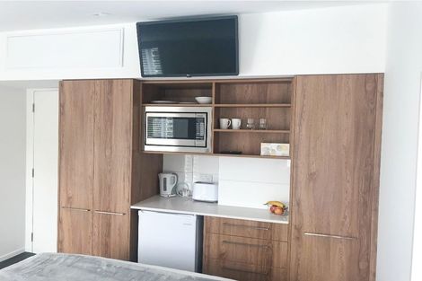 Photo of property in 2/83 Hinemoa Street, Birkenhead, Auckland, 0626