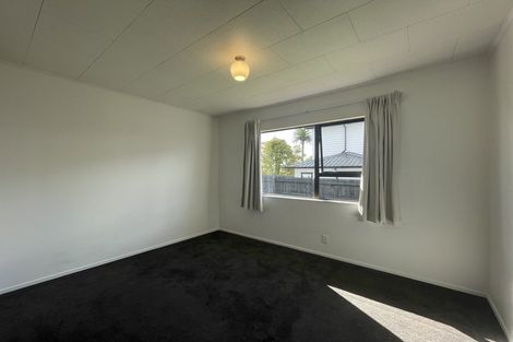 Photo of property in 1/94 Roberts Road, Te Atatu South, Auckland, 0610