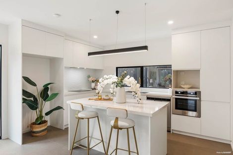 Photo of property in 11d Rene Place, Sunnyhills, Auckland, 2010