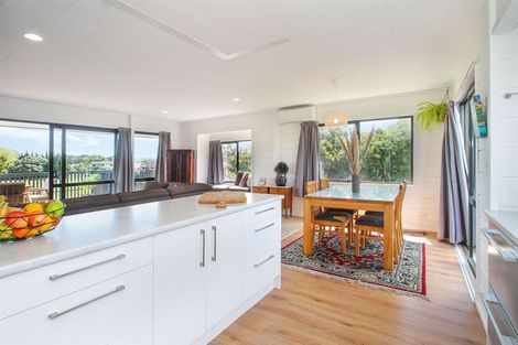 Photo of property in 3 Stella Drive, Clarks Beach, 2122