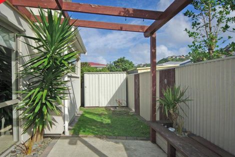 Photo of property in 2/131 Queens Drive, Lyall Bay, Wellington, 6022